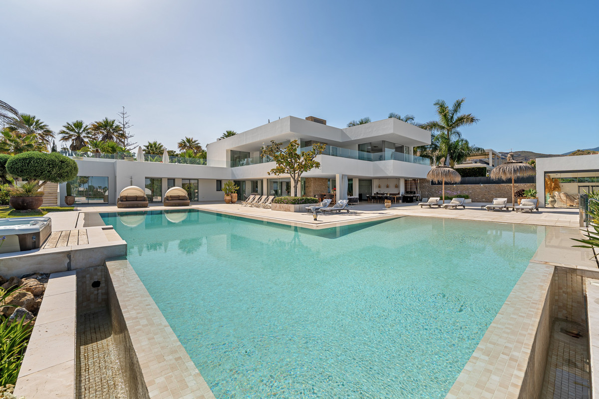 Huis te koop in Nueva Andalucía | 7 slaapkamers H5333596