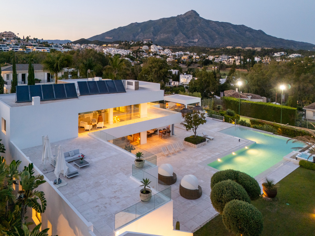 Huis te koop in Nueva Andalucía | 7 slaapkamers H5333596