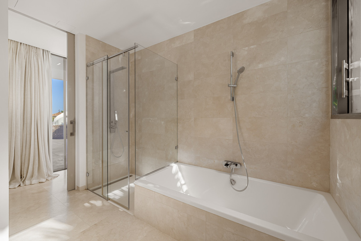 Huis te koop in Nueva Andalucía | 7 slaapkamers H5333596