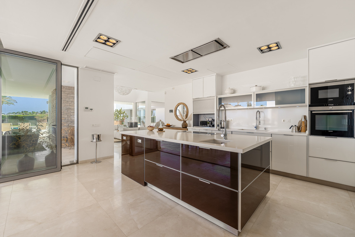 Huis te koop in Nueva Andalucía | 7 slaapkamers H5333596