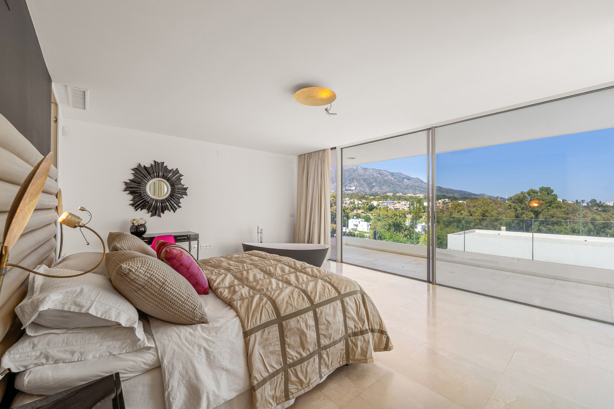 Huis te koop in Nueva Andalucía | 7 slaapkamers H5333596