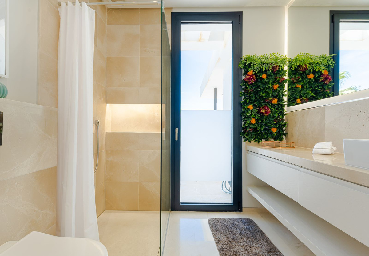 Huis te koop in Nueva Andalucía | 6 slaapkamers H5335720