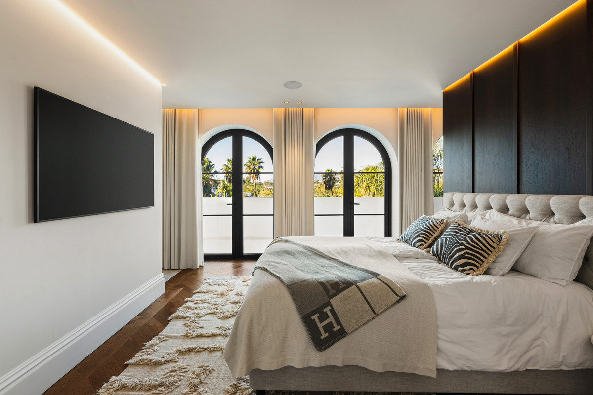 Huis te koop in Nueva Andalucía | 6 slaapkamers H5336845