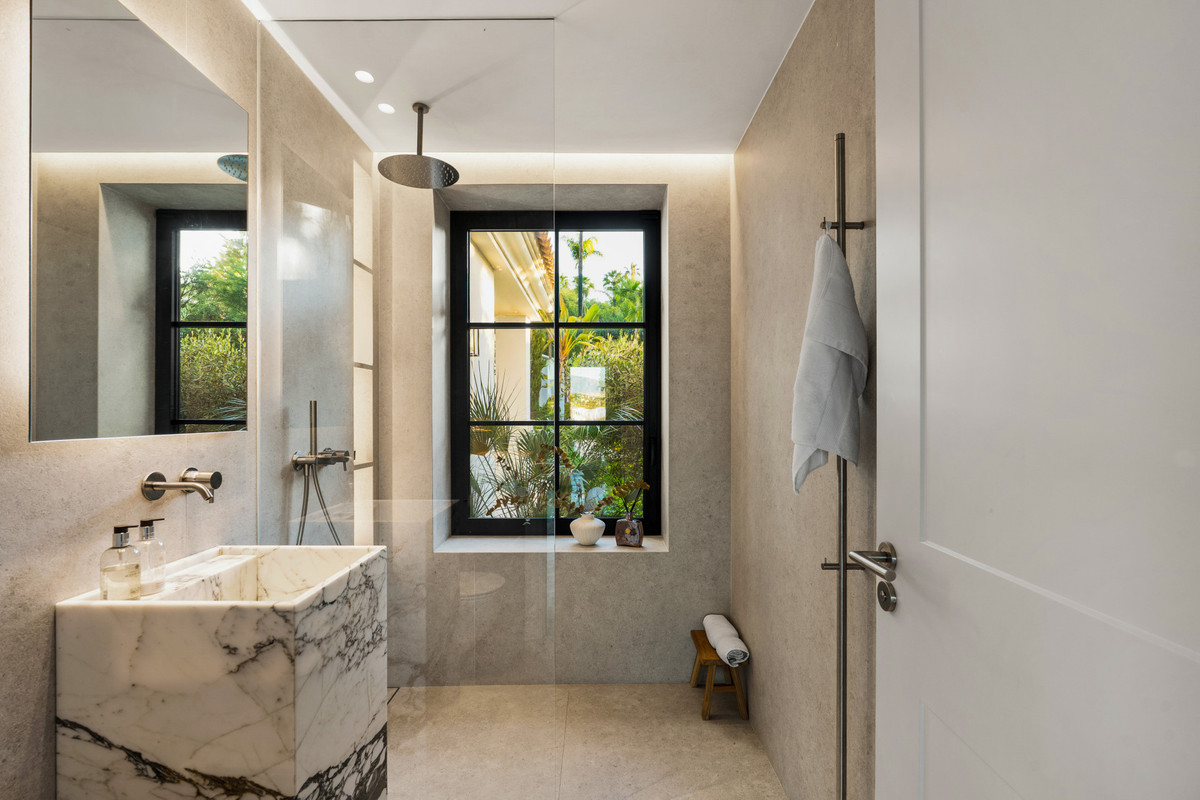 Huis te koop in Nueva Andalucía | 6 slaapkamers H5336845