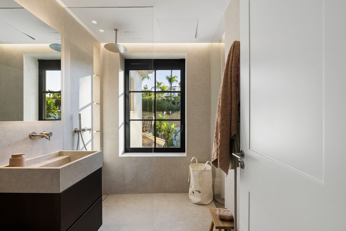 Huis te koop in Nueva Andalucía | 6 slaapkamers H5336845