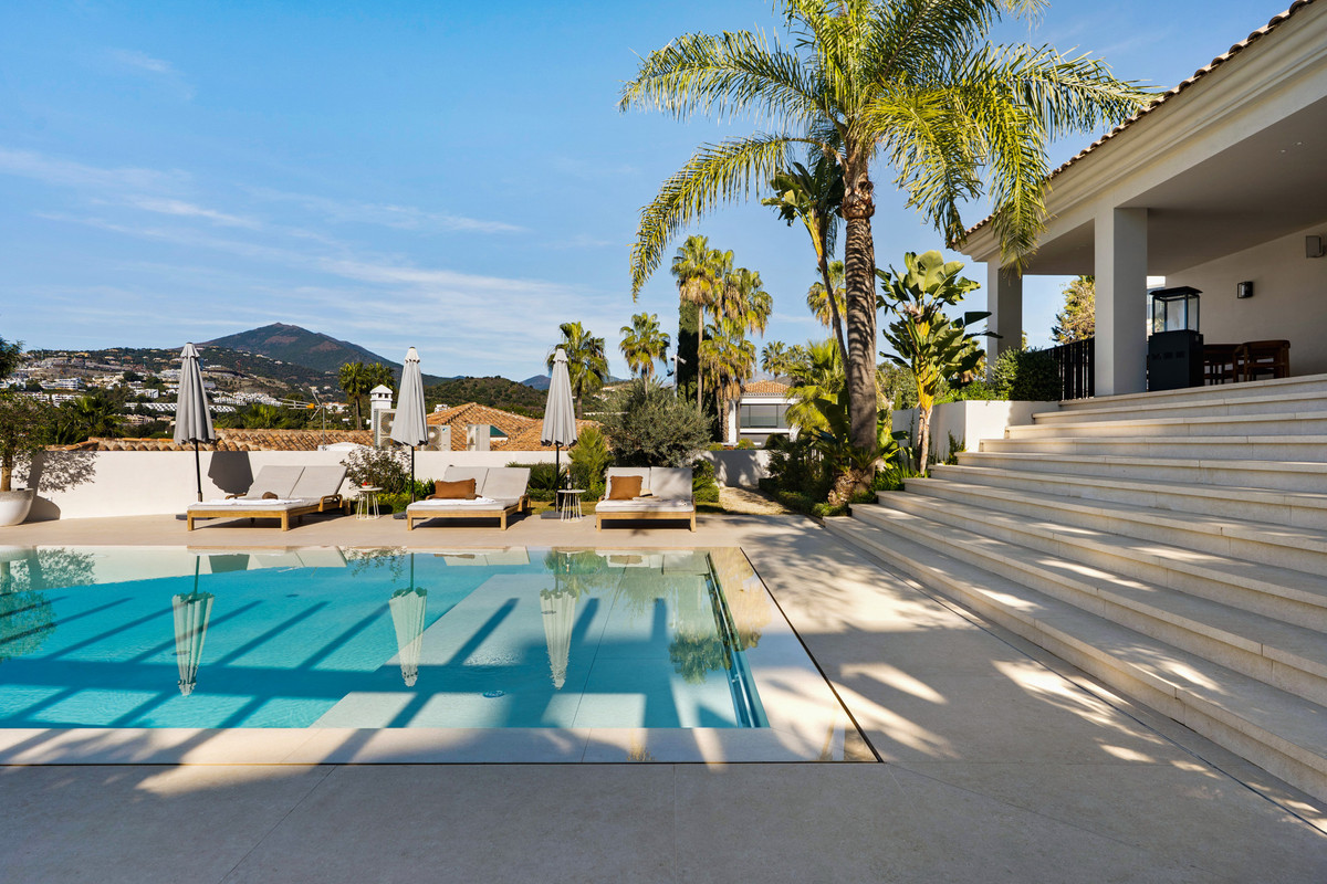 Huis te koop in Nueva Andalucía | 6 slaapkamers H5336845