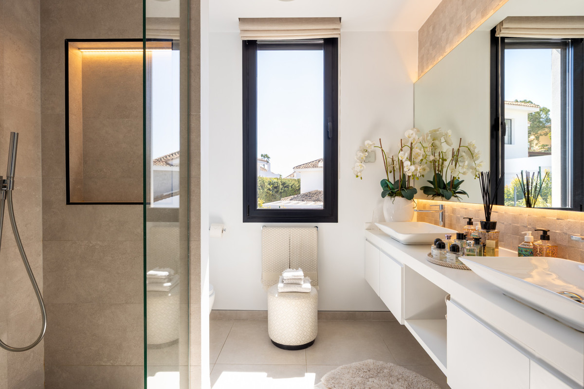 Huis te koop in Nueva Andalucía | 4 slaapkamers H5341228