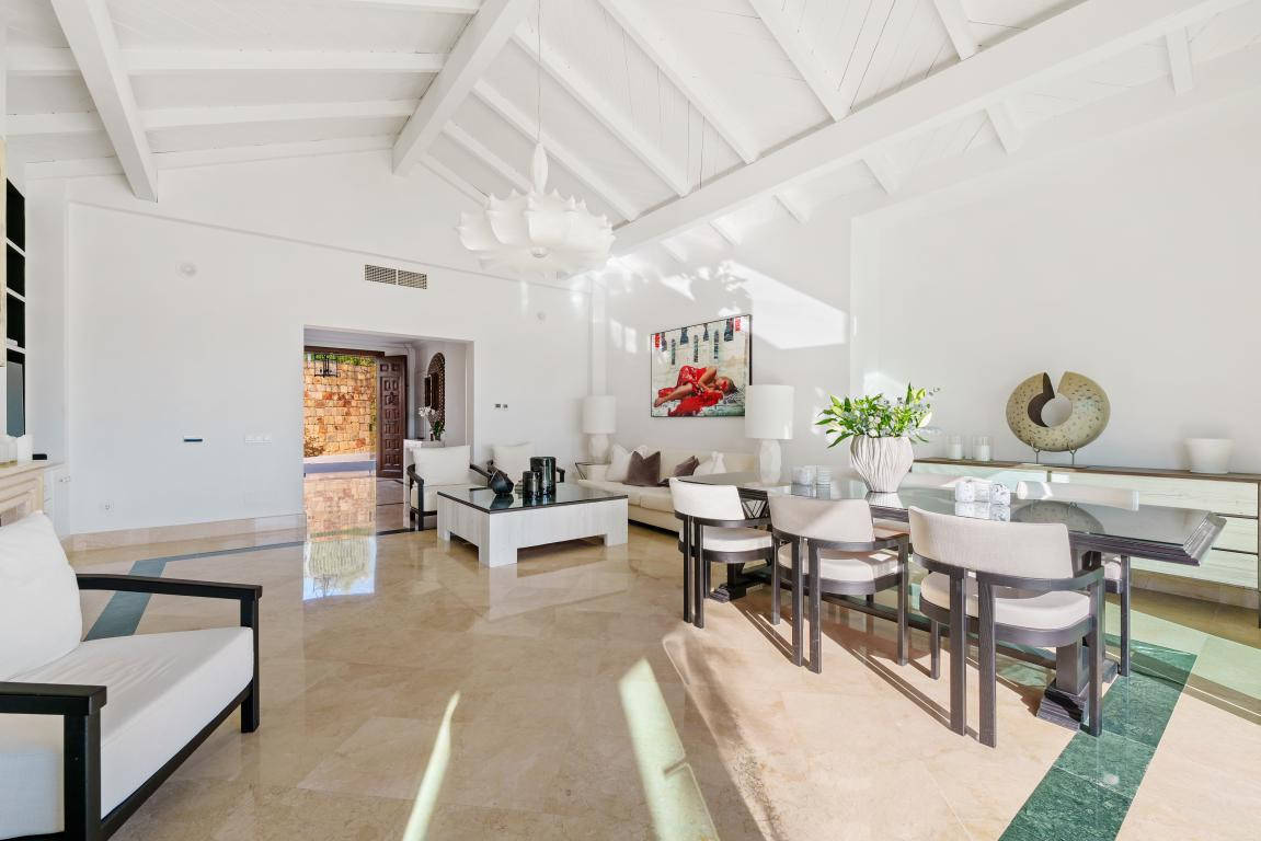 Huis te koop in Nueva Andalucía | 4 slaapkamers H5343718