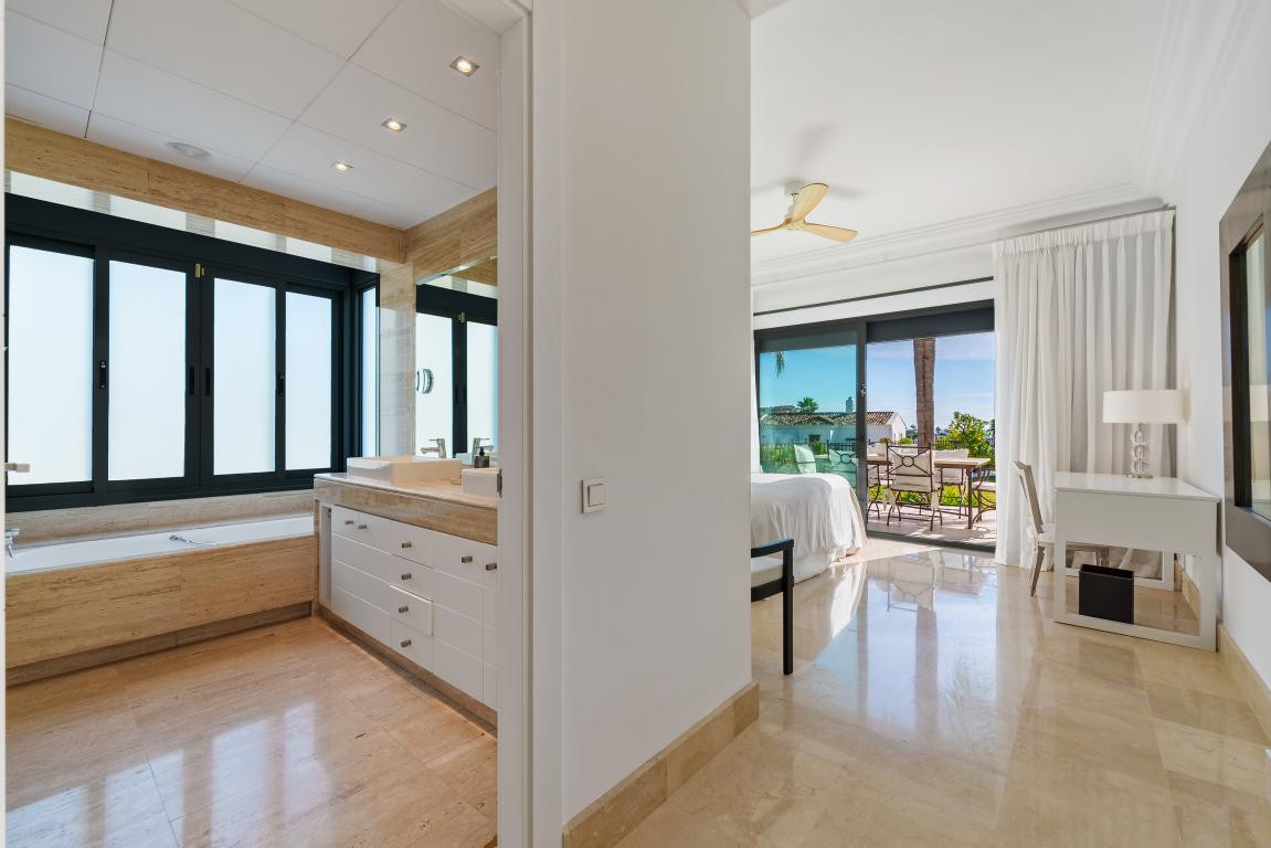 Huis te koop in Nueva Andalucía | 4 slaapkamers H5343718