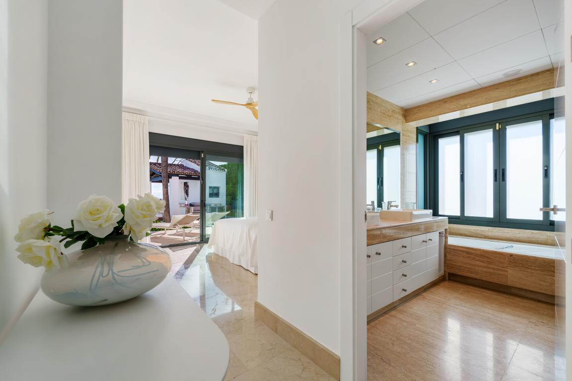 Huis te koop in Nueva Andalucía | 4 slaapkamers H5343718