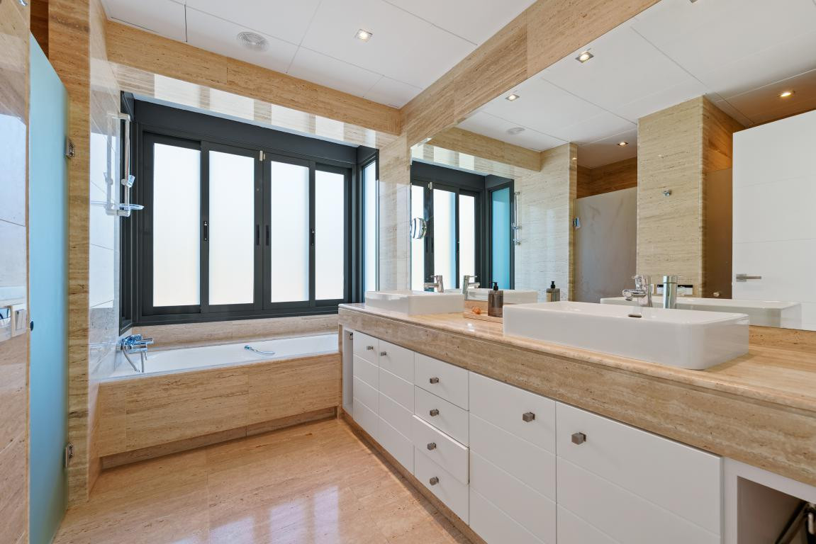 Huis te koop in Nueva Andalucía | 4 slaapkamers H5343718