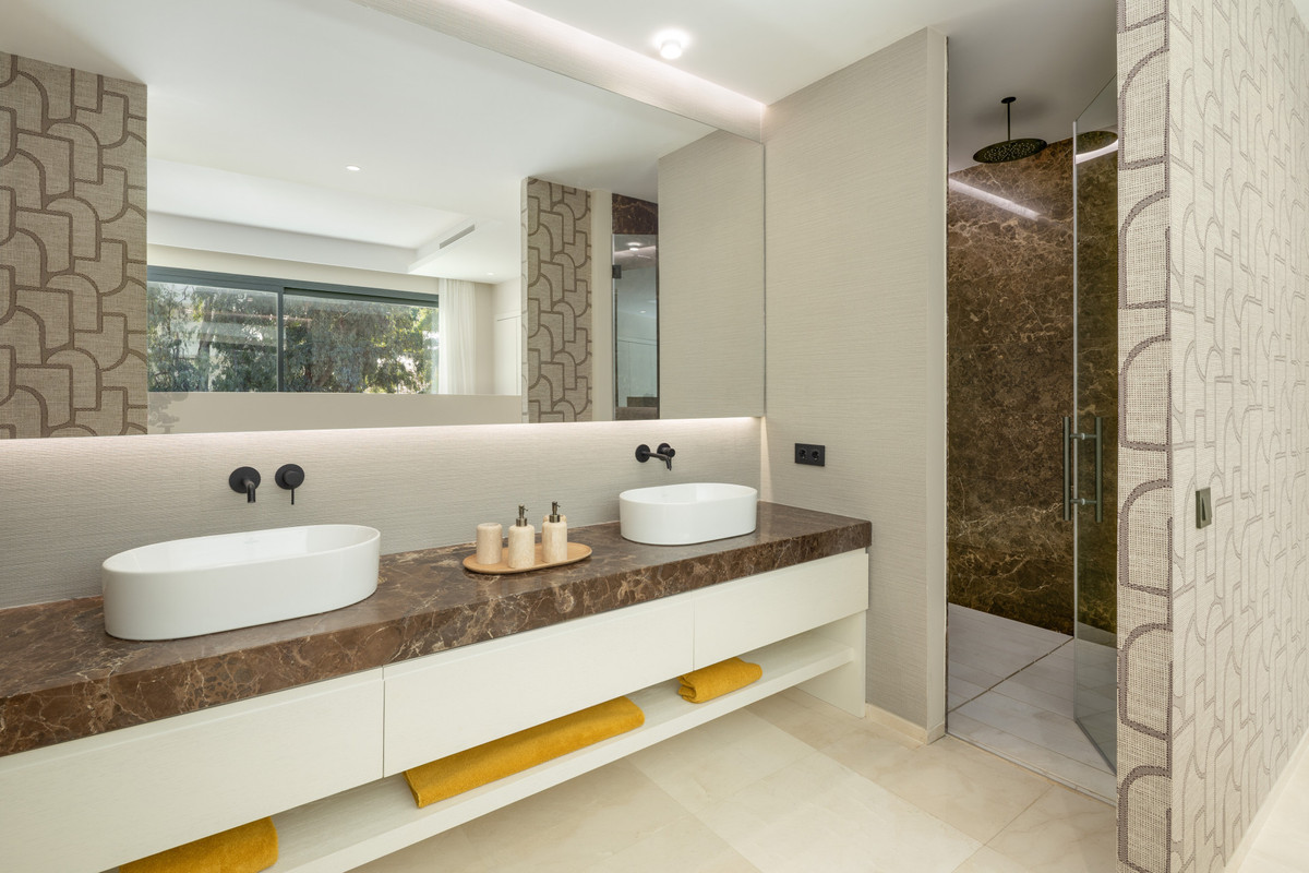 Huis te koop in Nueva Andalucía | 5 slaapkamers H5347570