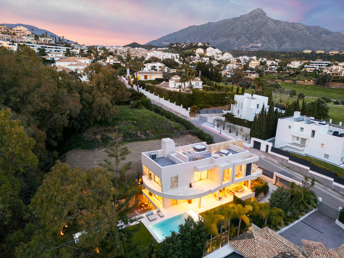 Huis te koop in Nueva Andalucía | 5 slaapkamers H5347570