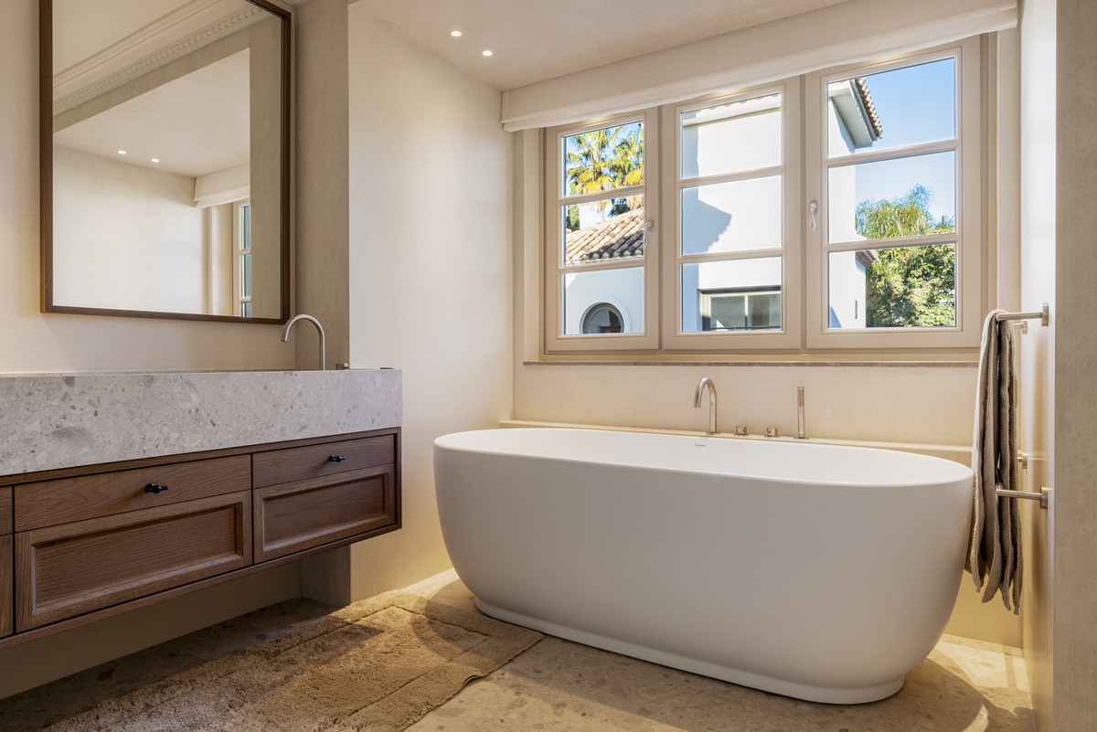 Huis te koop in Nueva Andalucía | 5 slaapkamers H5352754
