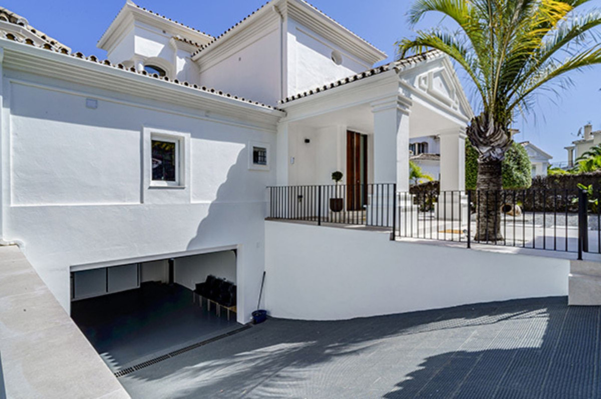 Huis te koop in Nueva Andalucía | 5 slaapkamers H5353702