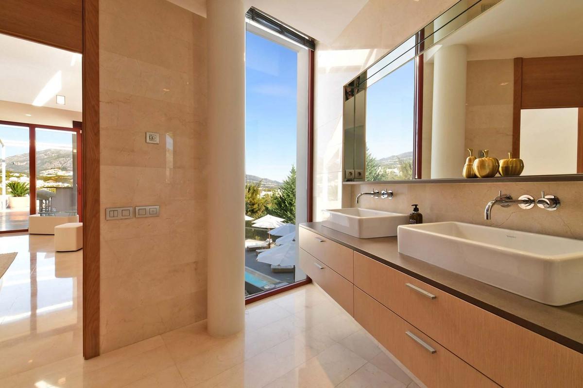 Huis te koop in Nueva Andalucía | 7 slaapkamers H5353723