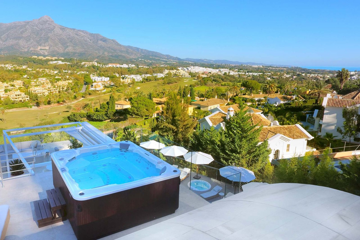 Huis te koop in Nueva Andalucía | 7 slaapkamers H5353723
