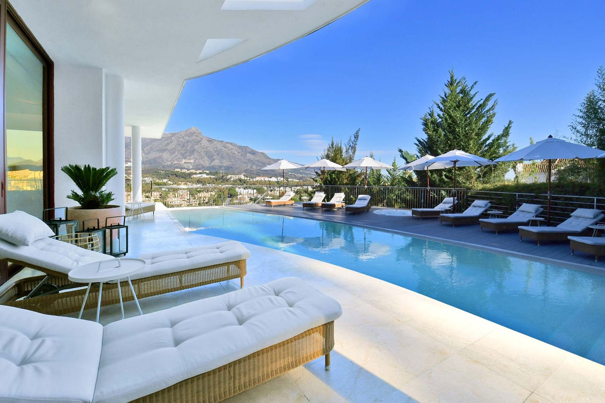 Huis te koop in Nueva Andalucía | 7 slaapkamers H5353723