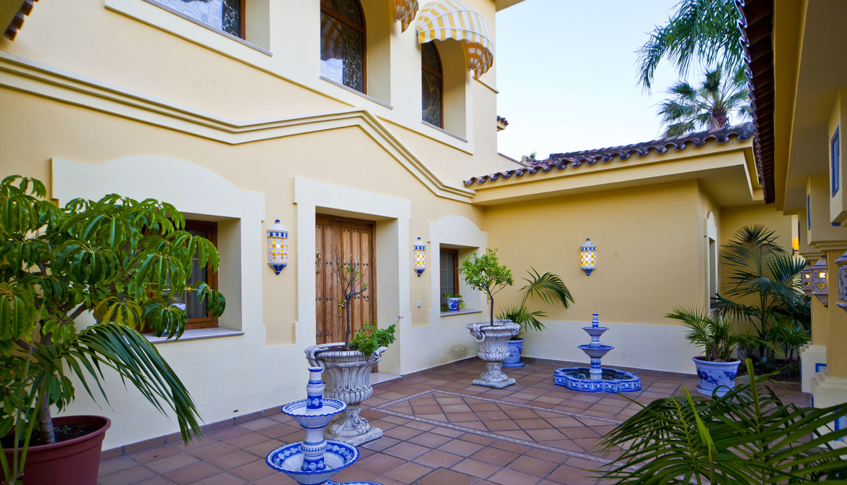 Huis te koop in Nueva Andalucía | 6 slaapkamers H5365636