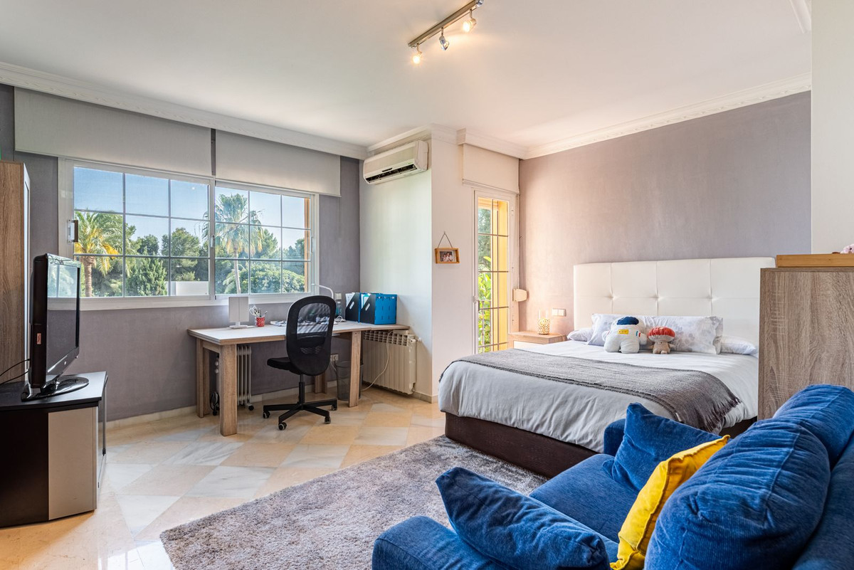 Huis te koop in Nueva Andalucía | 5 slaapkamers H5366833
