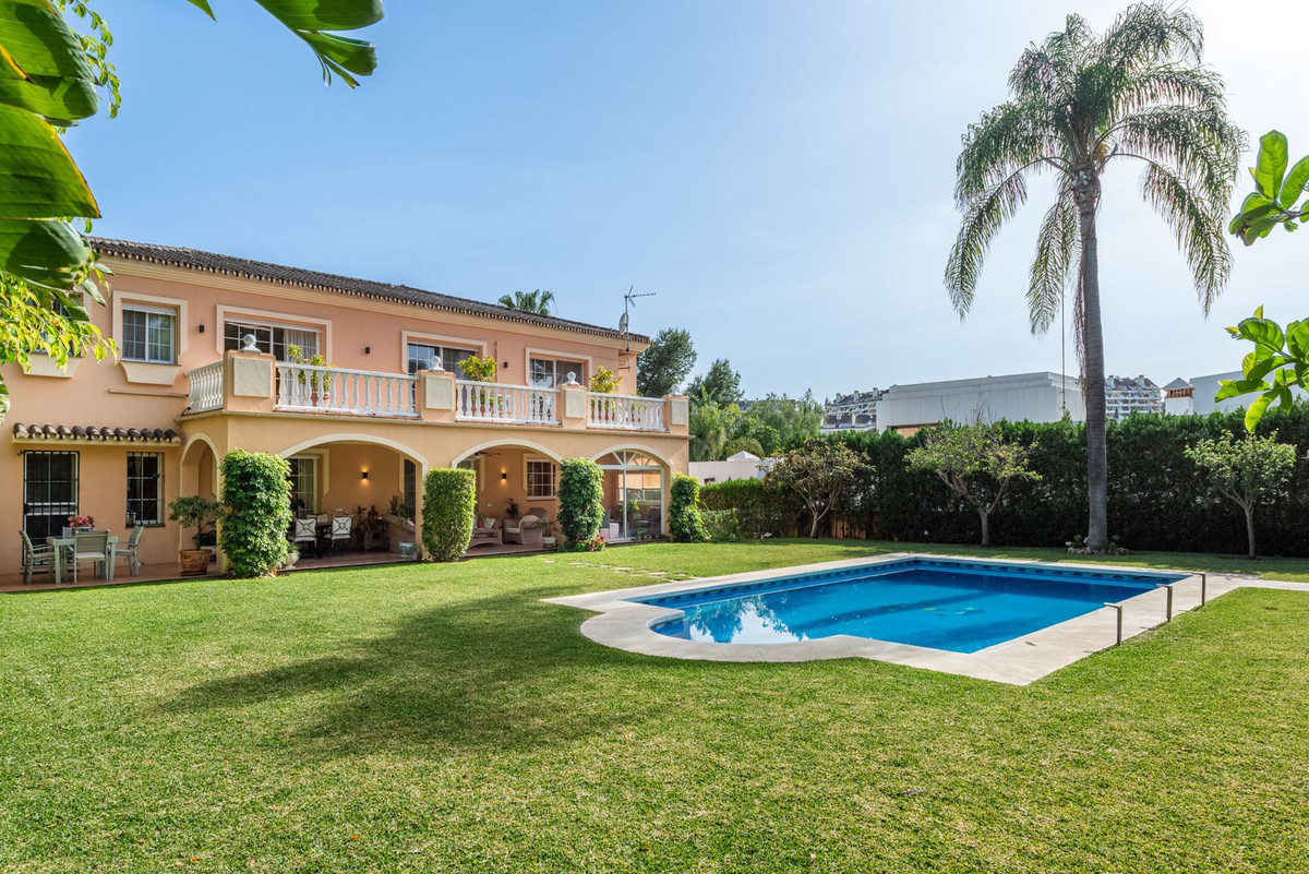 Huis te koop in Nueva Andalucía | 5 slaapkamers H5366833