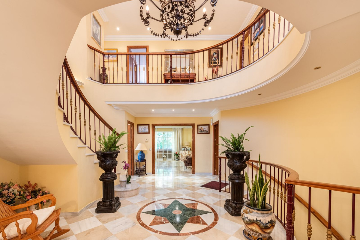 Huis te koop in Nueva Andalucía | 5 slaapkamers H5366833