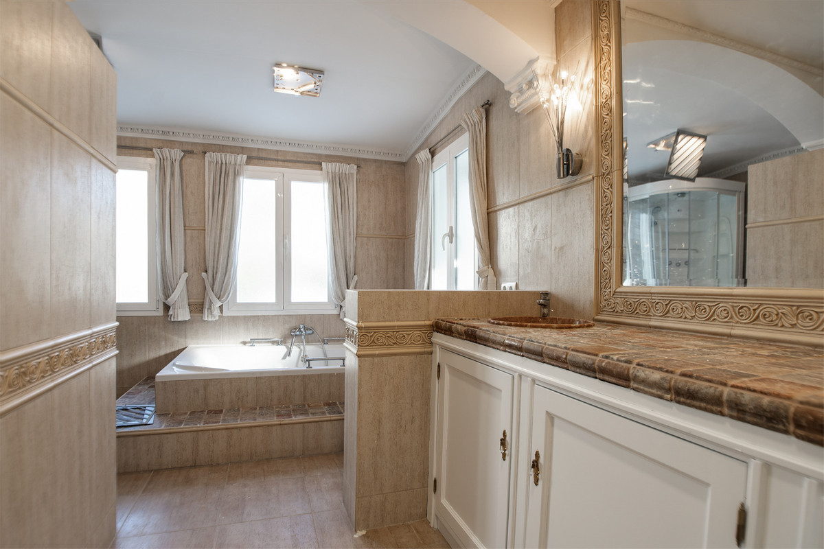 Huis te koop in Nueva Andalucía | 4 slaapkamers H5374195