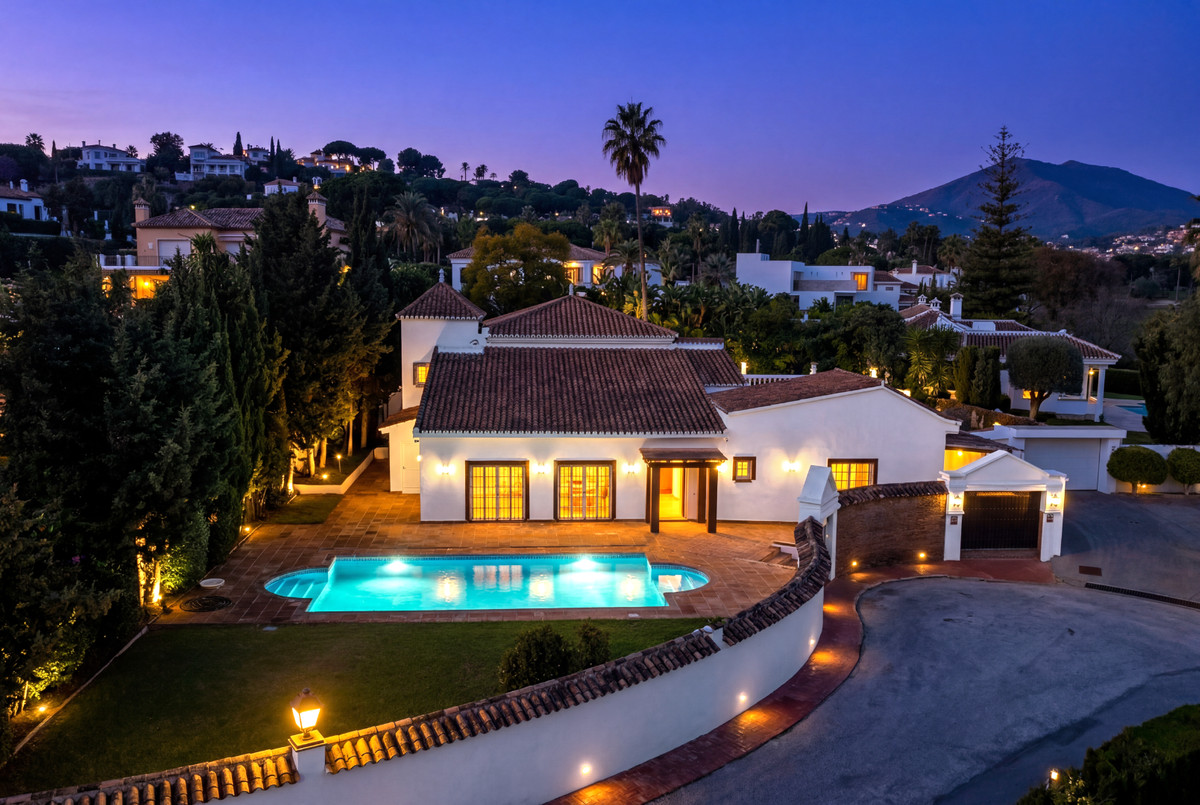 Huis te koop in Nueva Andalucía | 4 slaapkamers H5375173