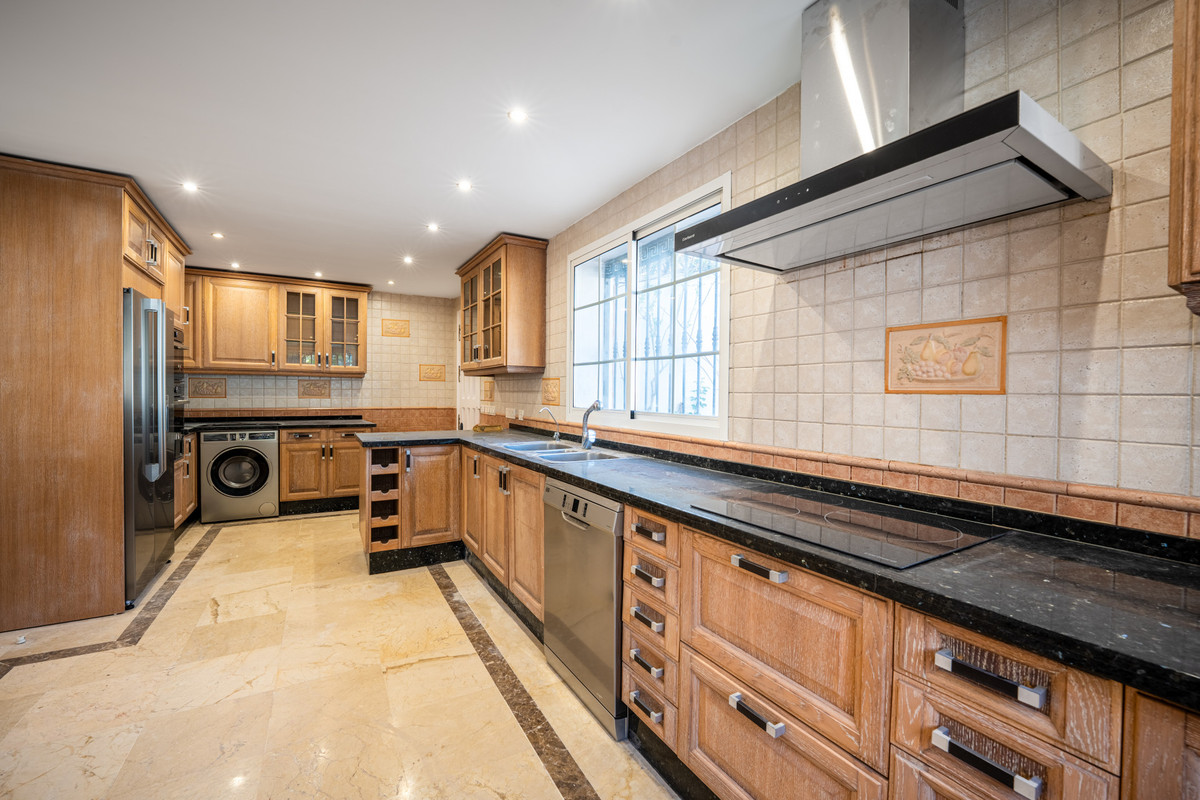 Huis te koop in Nueva Andalucía | 4 slaapkamers H5375173