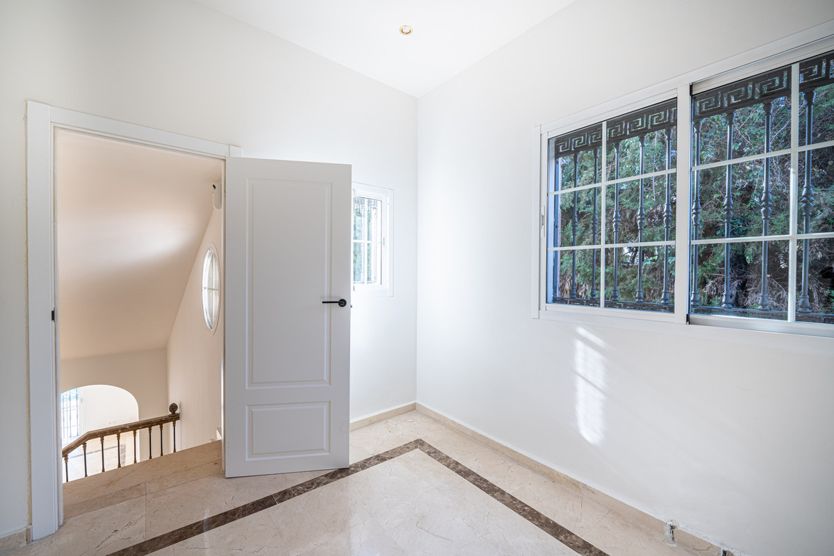Huis te koop in Nueva Andalucía | 4 slaapkamers H5375173