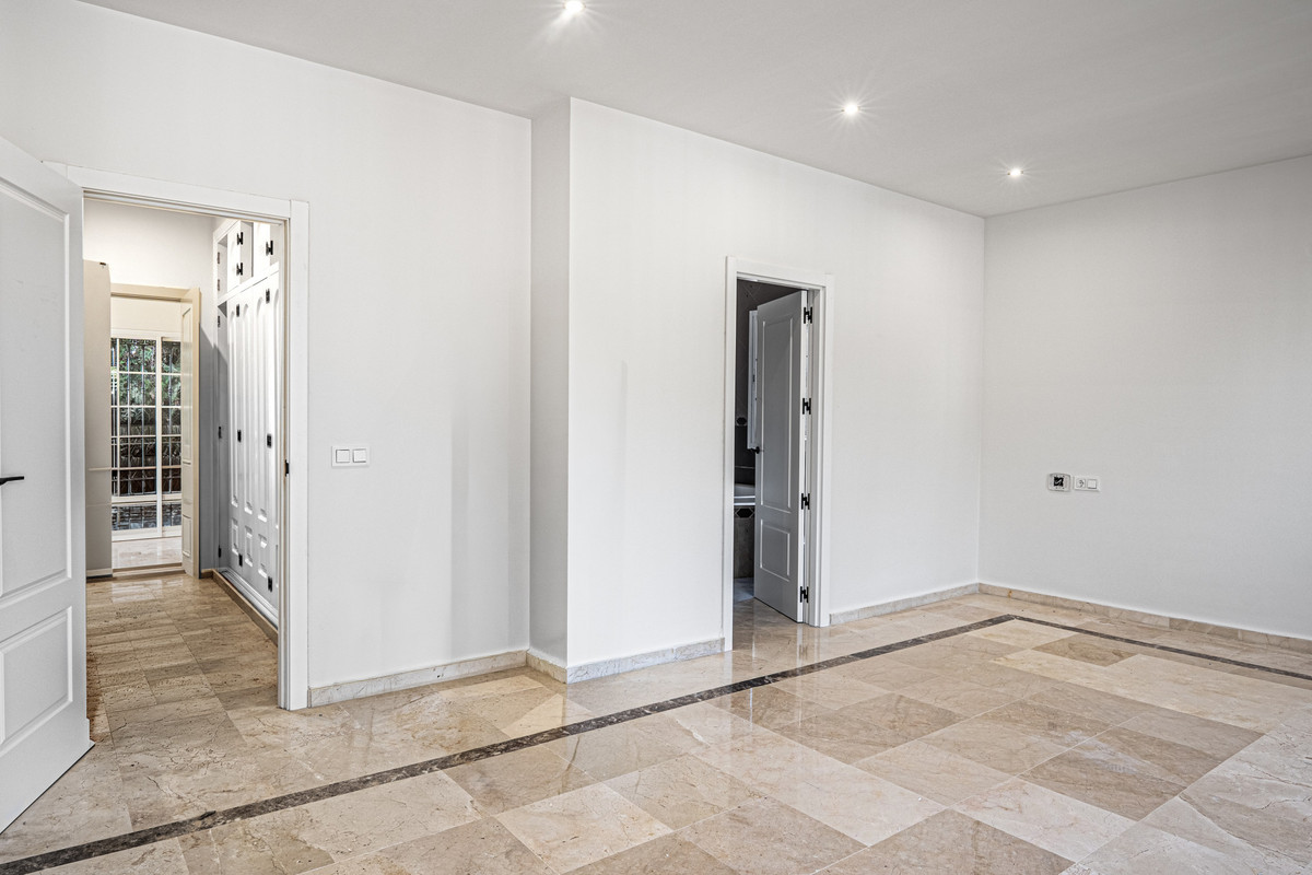 Huis te koop in Nueva Andalucía | 4 slaapkamers H5375173