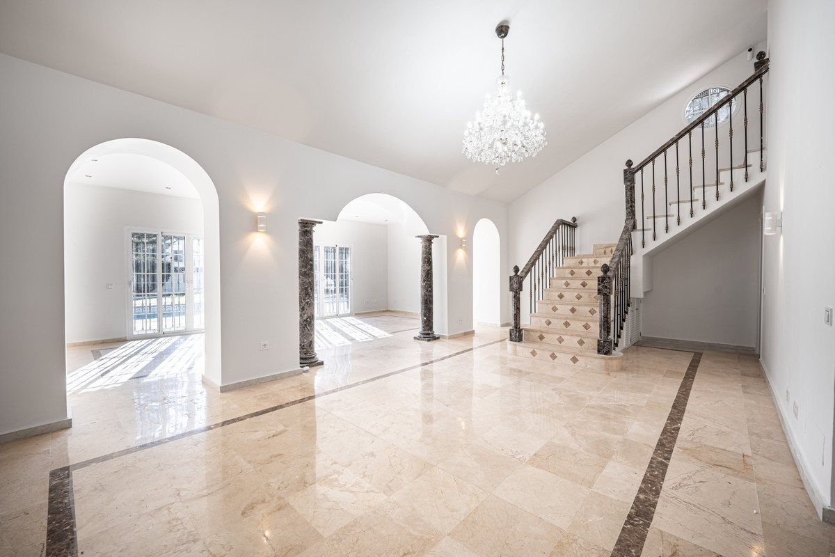 Huis te koop in Nueva Andalucía | 4 slaapkamers H5375173