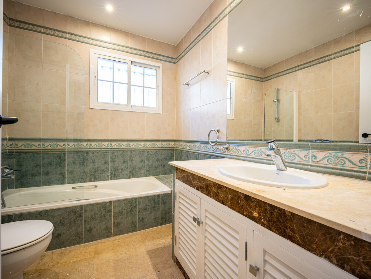 Huis te koop in Nueva Andalucía | 4 slaapkamers H5375173