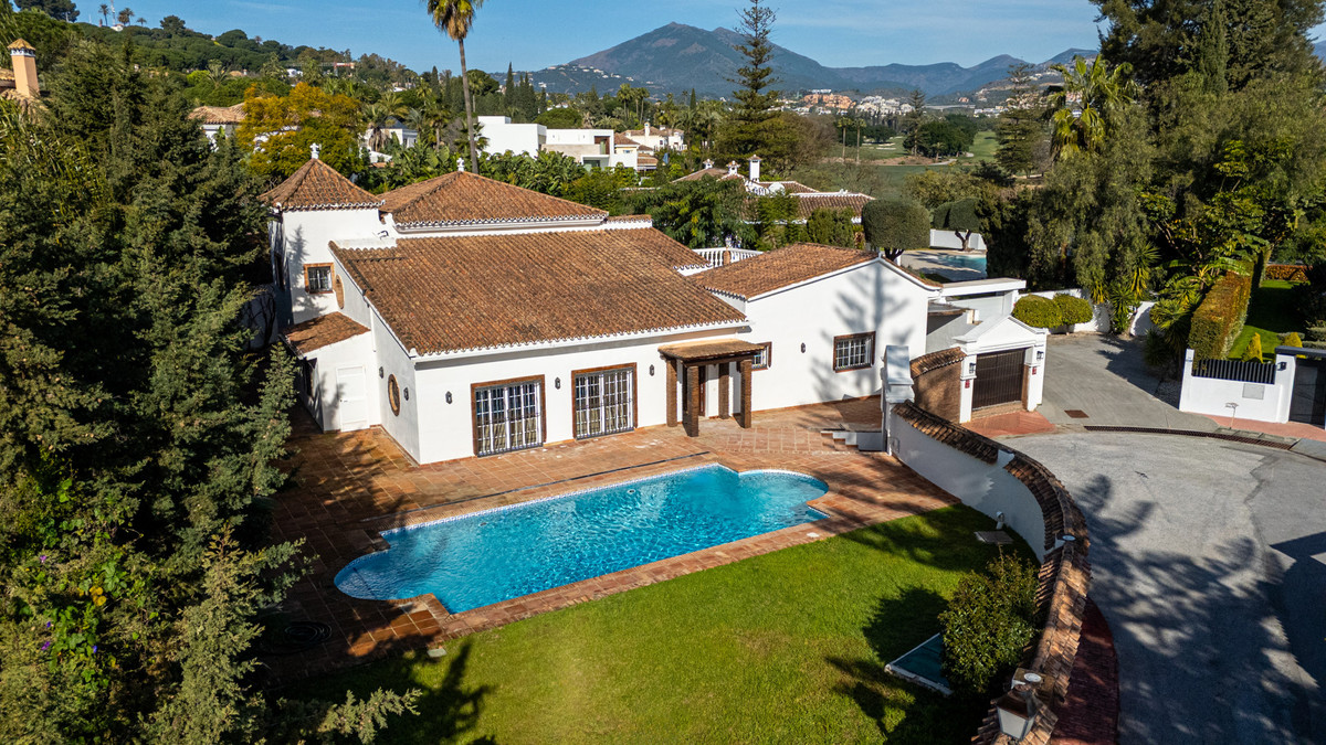 Huis te koop in Nueva Andalucía | 4 slaapkamers H5375173
