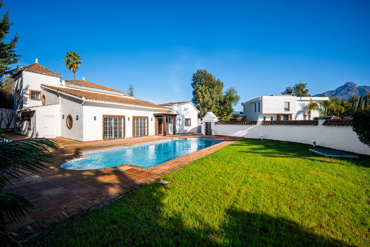 Huis te koop in Nueva Andalucía | 4 slaapkamers H5375173