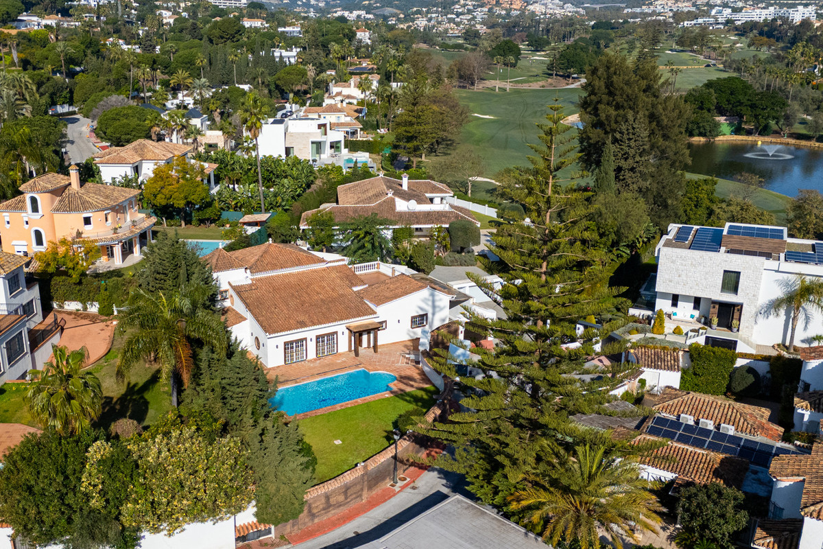 Huis te koop in Nueva Andalucía | 4 slaapkamers H5375173