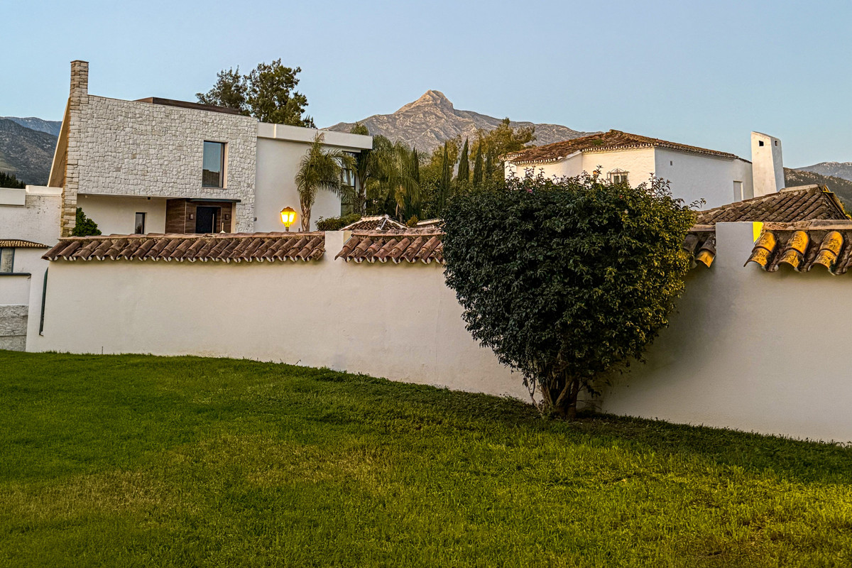Huis te koop in Nueva Andalucía | 4 slaapkamers H5375173