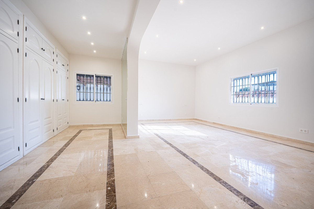 Huis te koop in Nueva Andalucía | 4 slaapkamers H5375173