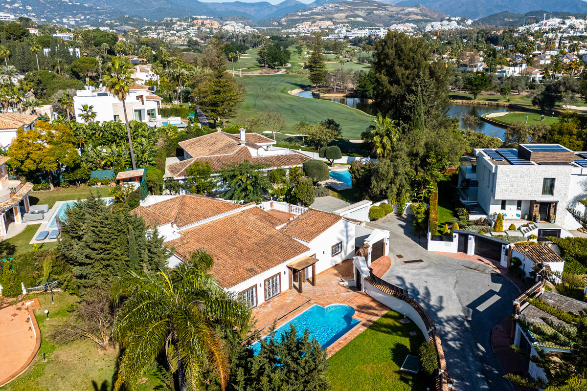 Huis te koop in Nueva Andalucía | 4 slaapkamers H5375173