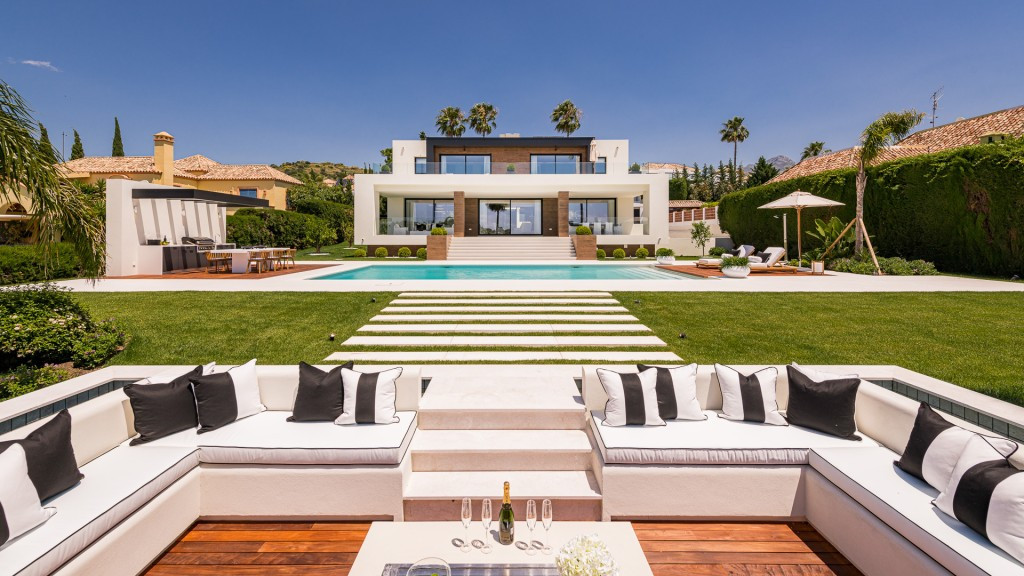Huis te koop in Nueva Andalucía | 7 slaapkamers H5376886