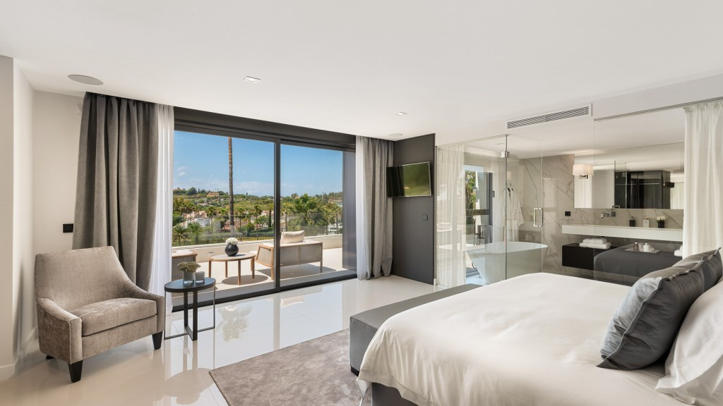 Huis te koop in Nueva Andalucía | 7 slaapkamers H5376886