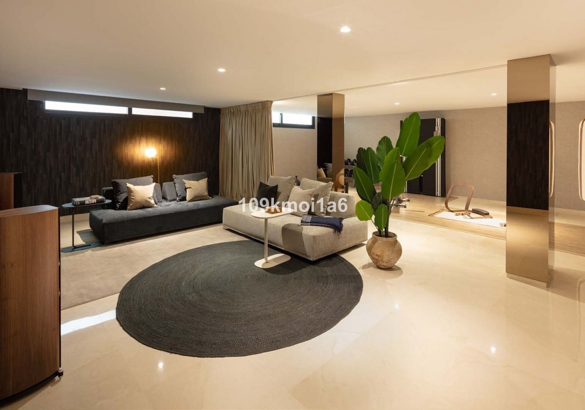 Huis te koop in Nueva Andalucía | 5 slaapkamers H5387074