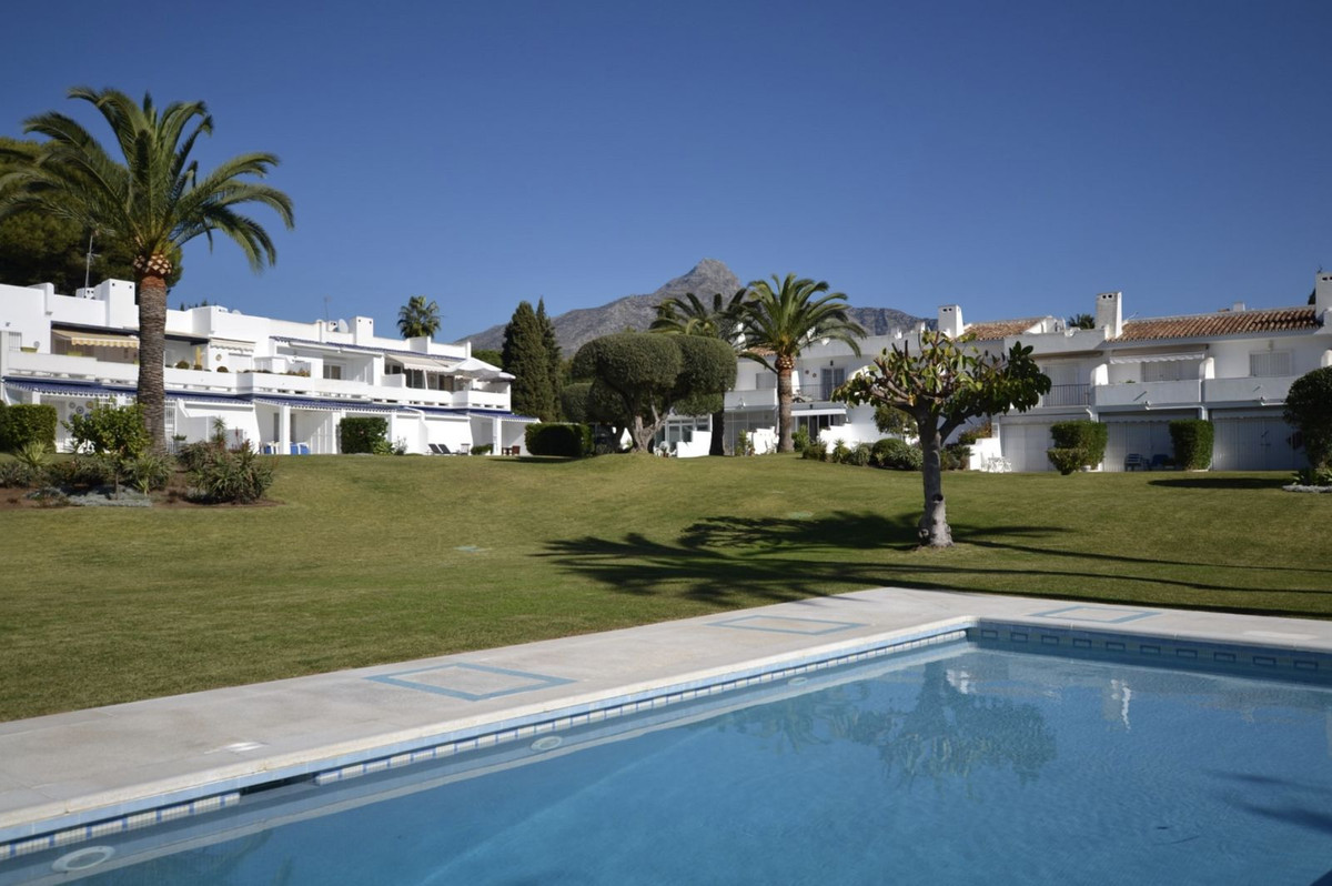 Huis te koop in Nueva Andalucía | 4 slaapkamers H5389723