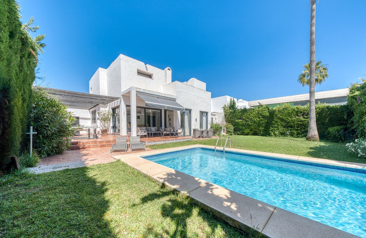 Huis te koop in Nueva Andalucía | 6 slaapkamers H5390650