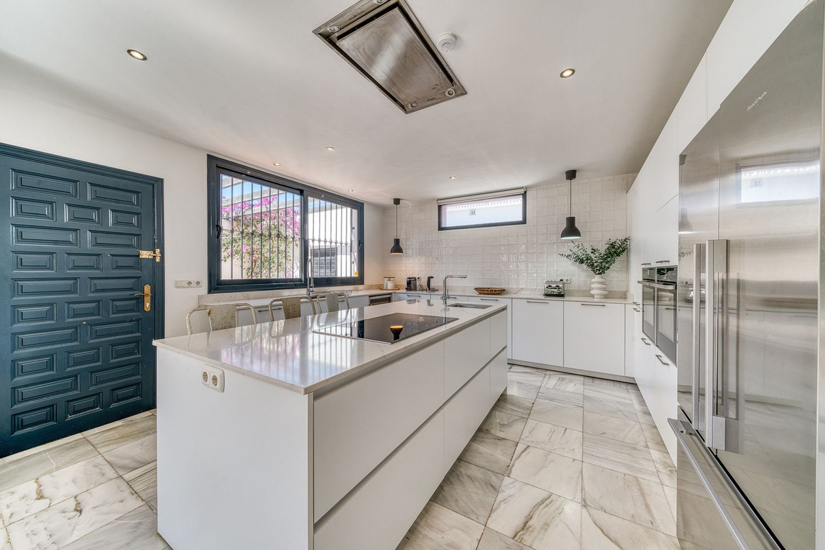 Huis te koop in Nueva Andalucía | 6 slaapkamers H5390650