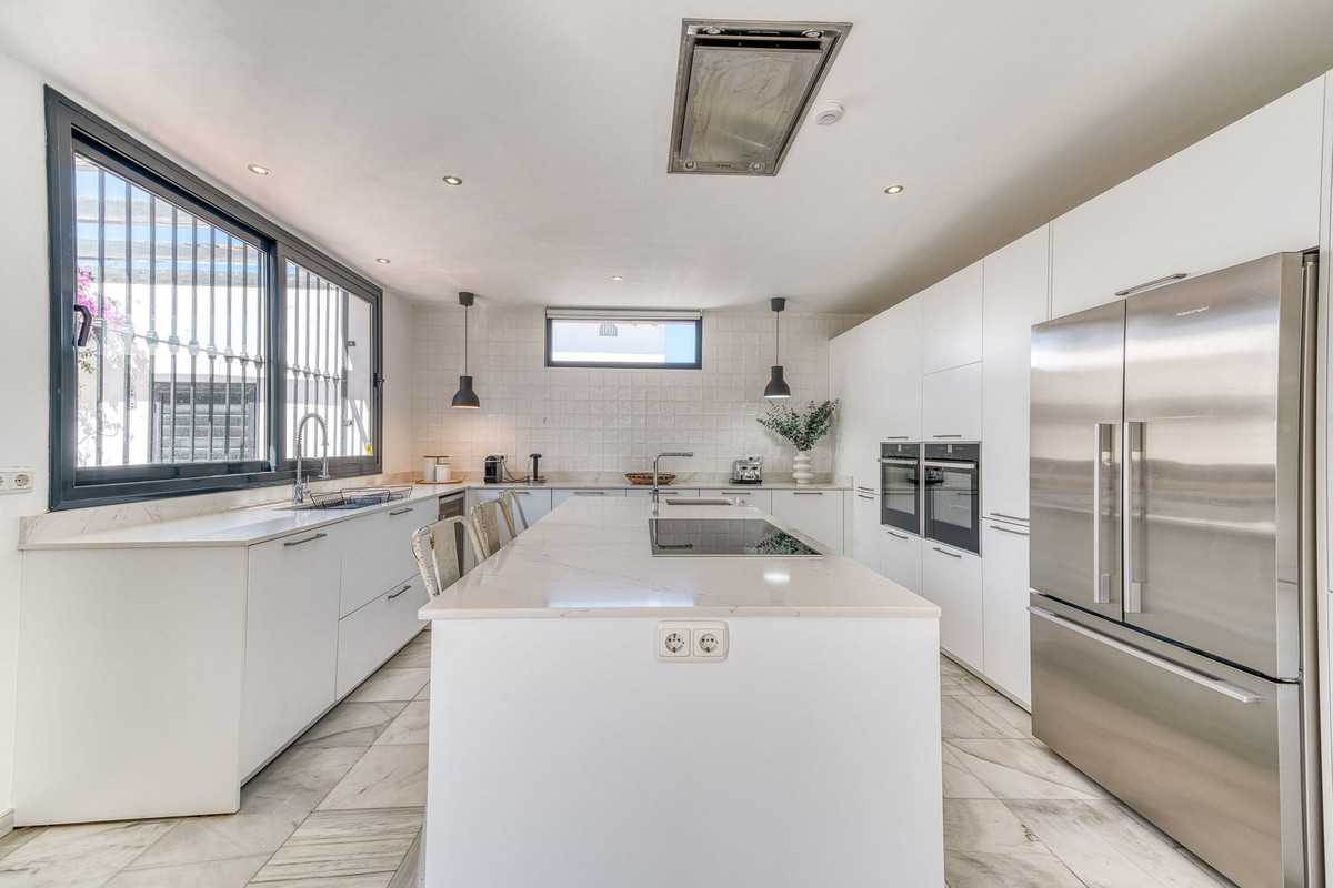 Huis te koop in Nueva Andalucía | 6 slaapkamers H5390650
