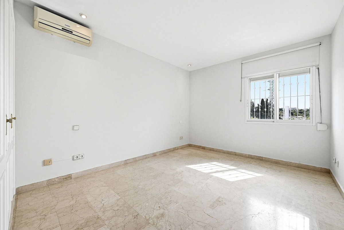 Huis te koop in Nueva Andalucía | 4 slaapkamers H5391193