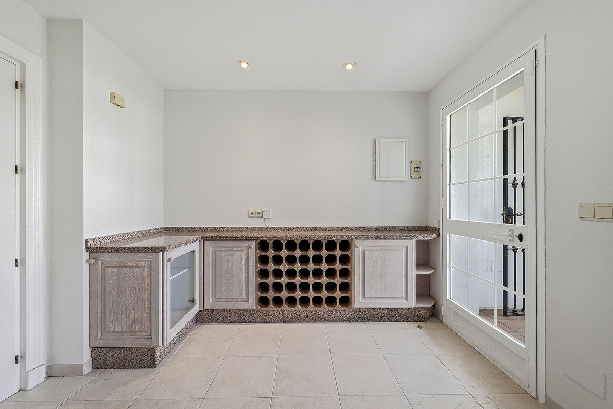 Huis te koop in Nueva Andalucía | 4 slaapkamers H5391193