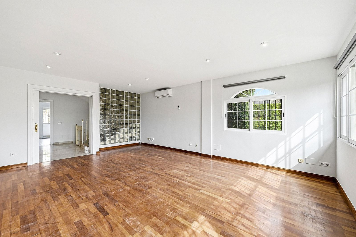 Huis te koop in Nueva Andalucía | 4 slaapkamers H5391193