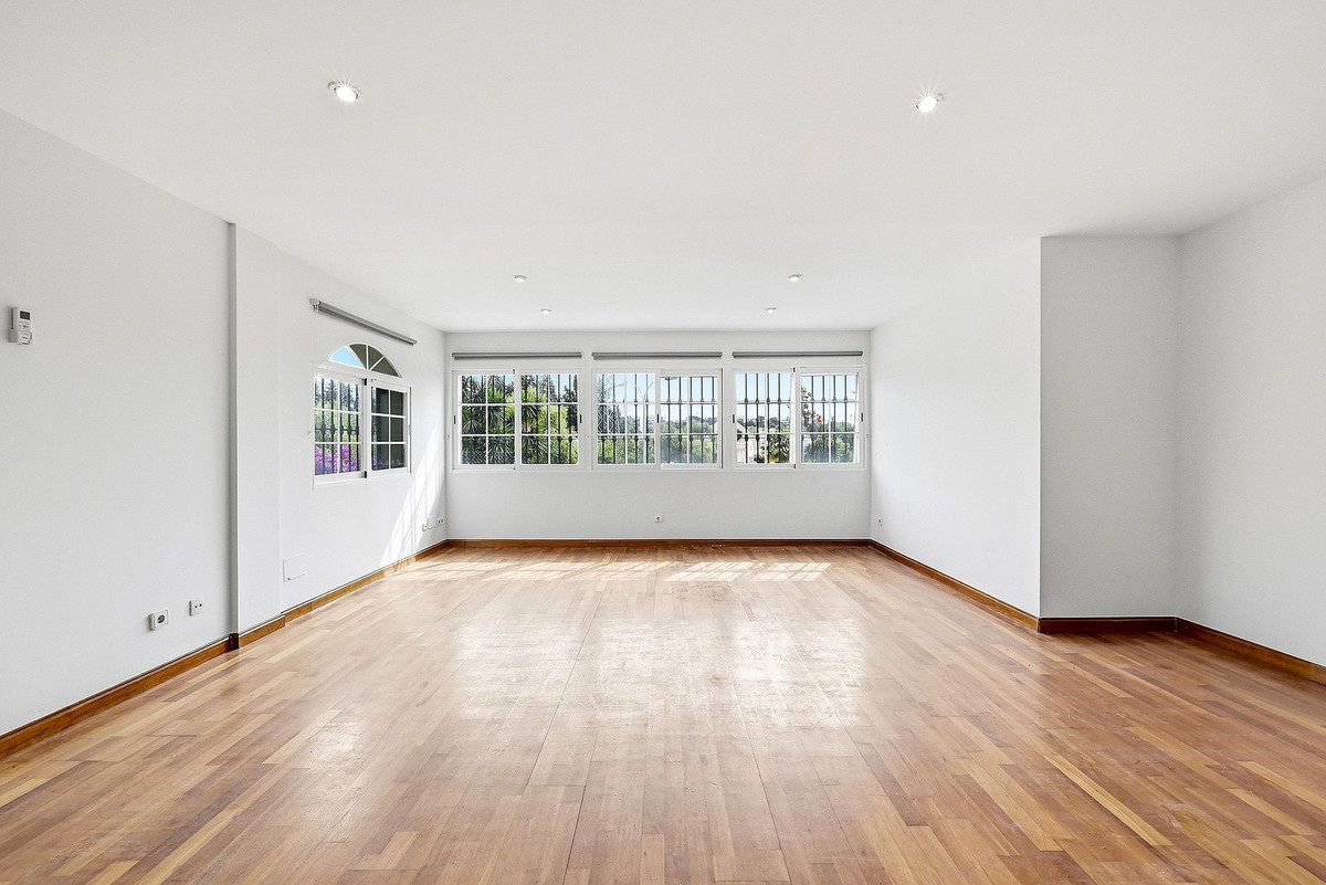 Huis te koop in Nueva Andalucía | 4 slaapkamers H5391193